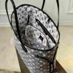 Louis Vuitton Neverfull MM Monogram Canvas Tote Bag - Image 2