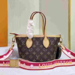 Louis Vuitton Neverfull MM Monogram Canvas Tote Bag - Image 4