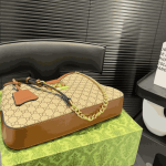 Gucci Padlock GG Medium Shoulder Bag Brown GG Supreme - Image 2