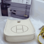 Hermès Evelyne Amazone Clemence Leather Crossbody Bag White - Image 4