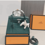Hermès Kelly 25 Alligator Handbag Vert Emerald - Image 3