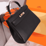 Hermès Kelly 25 Togo Leather Handbag Black - Image 2