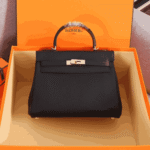 Hermès Kelly 25 Togo Leather Handbag Black - Image 4