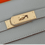 Hermès Kelly 25 Togo Leather Handbag Gris Mouette Grey - Image 4
