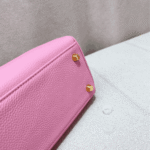 Hermès Kelly 28 Sellier Leather Handbag Rose Pink - Image 2