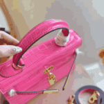 Hermès Kelly 25 Alligator Leather Handbag Pink - Image 2