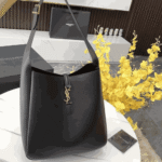 Saint Laurent Le 5 À 7 Supple Large Black Grained Leather Shoulder Bag - Image 4