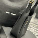 Saint Laurent Le 5 À 7 Supple Large Black Grained Leather Shoulder Bag - Image 5