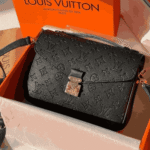 Louis Vuitton Métis Pochette Bag Black - Image 4