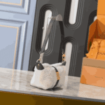 Louis Vuitton Pochette Mia Crème - Image 3