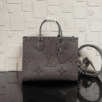 Louis Vuitton Onthego MM Bag Wine Red - Image 6