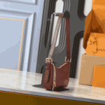 Louis Vuitton Pochette LV Bloom Red - Image 4
