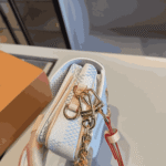 Louis Vuitton Pochette Métis East West Damier Light Blue - Image 3