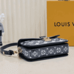 Louis Vuitton Pochette Métis East West Monogram Spruce - Image 5