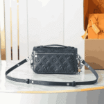 Louis Vuitton Pochette Métis East West Shimmery Ink - Image 5